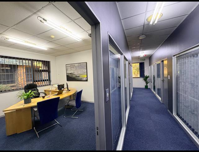 6,052M² OFFICE FOR SALE IN HALFWAY HOUSE